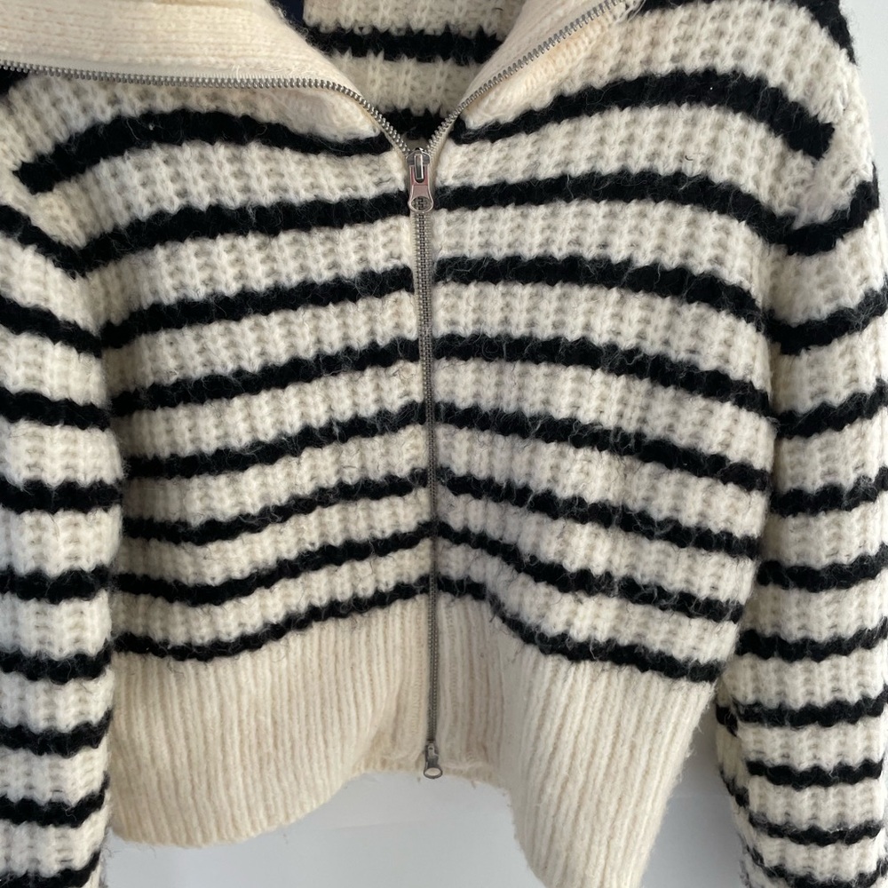 Like New Universal Threads Target Striped Zip Up … - image 3